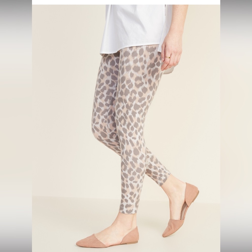 Old Navy Mid-Rise Leggings NWT. Leopard print size Large (12-14).